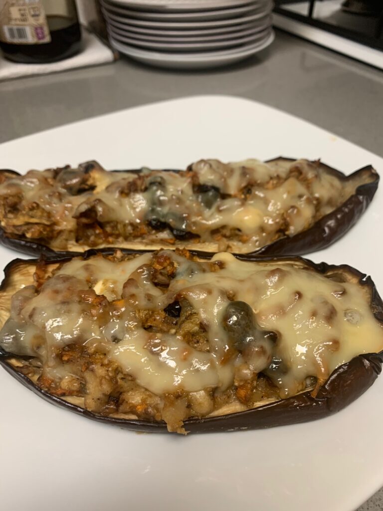 %D7%97%D7%A6%D7%99%D7%9C %D7%97%D7%9C%D7%91%D7%99 %D7%90%D7%A4%D7%95%D7%99 1 768x1024 - חצילים ממולאים מוקרמים גבינות בטטות ואגוזים