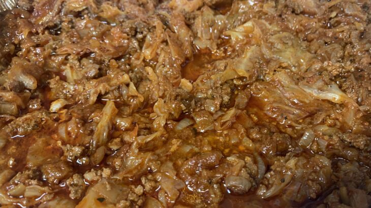 בשר עם כרוב מקורמל אפוי 1 730x410 - מאפה בשר עם כרוב מקורמל - אפוי